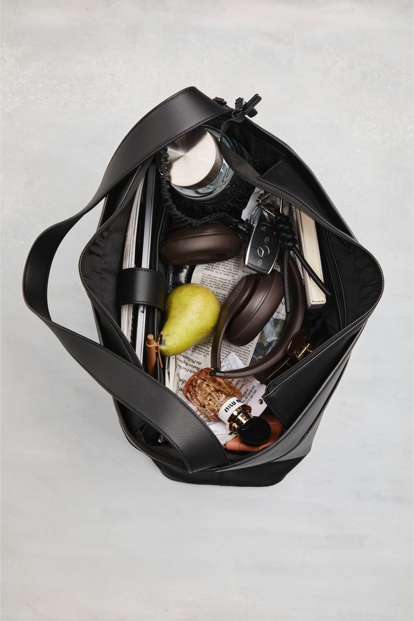The Diaper Tote in Black - Image 2