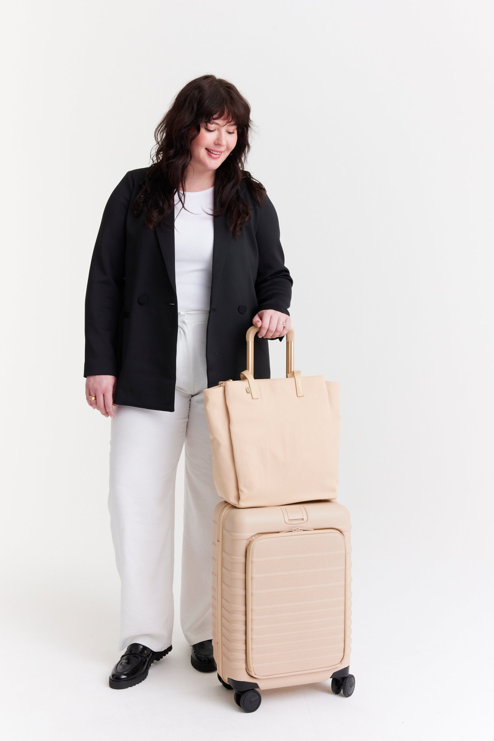 The Commuter Tote in Beige - Image 15