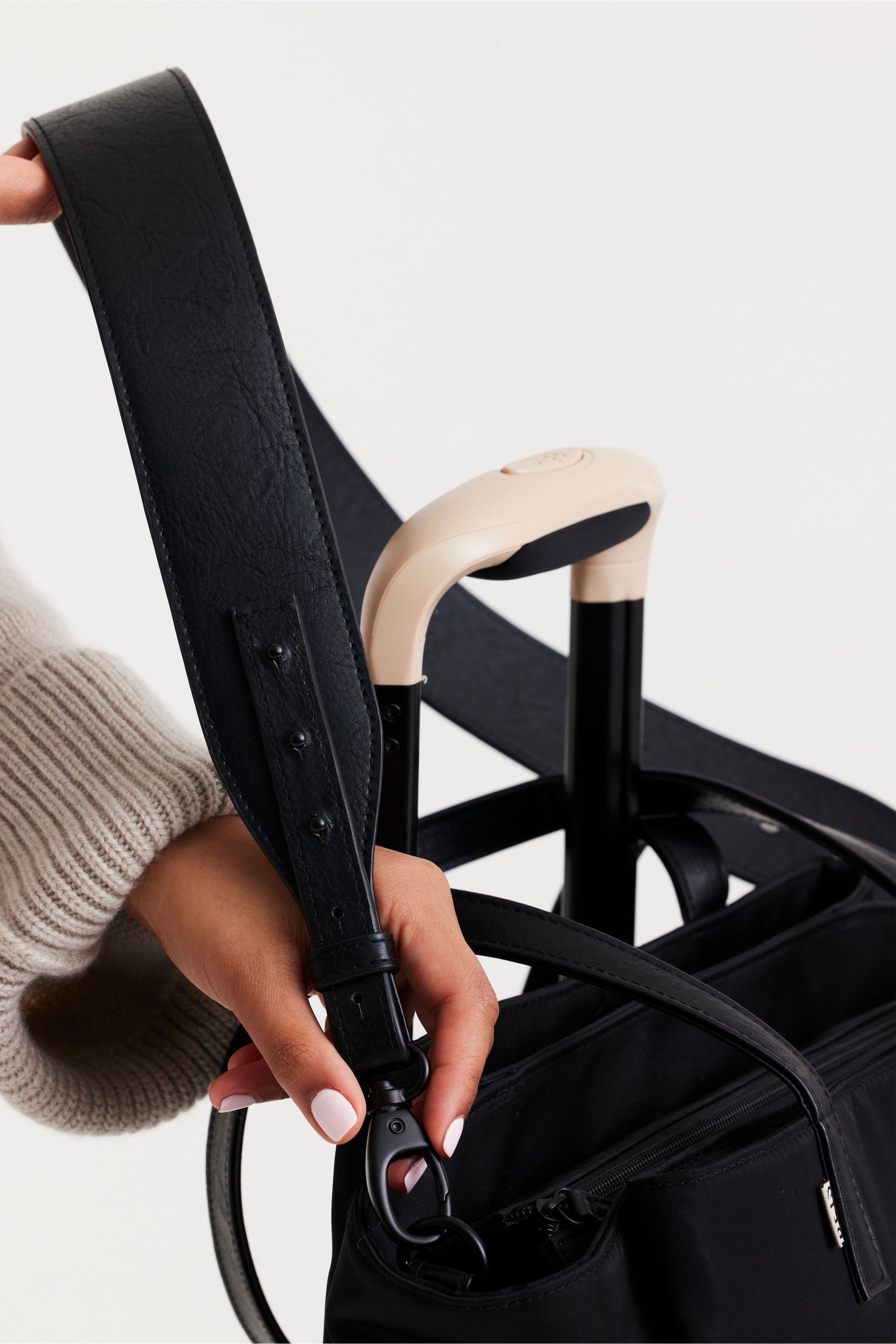 The Commuter Tote in Black - Image 14